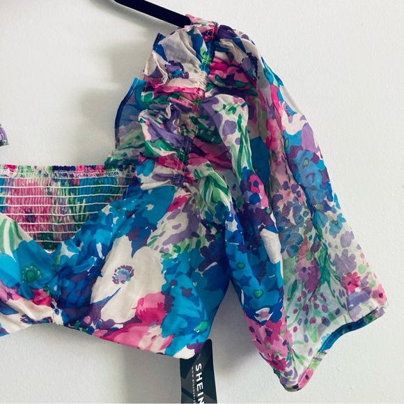 Beautiful Floral Cropped Blouse - Picture 7 of 7